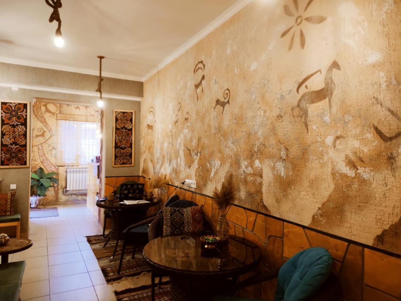 Silkroad Guesthouse Bisjkek Eksteriør bilde