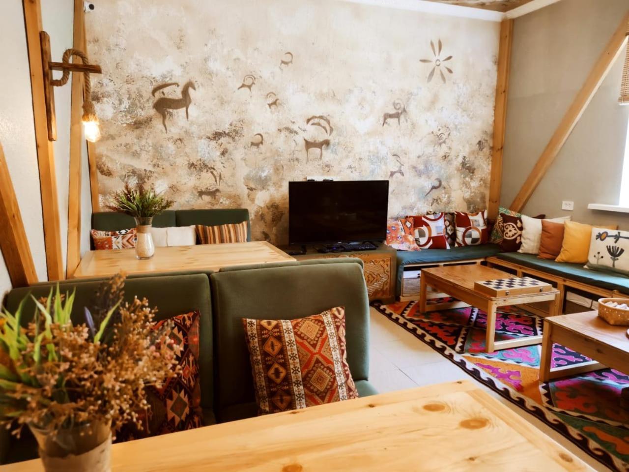 Silkroad Guesthouse Bisjkek Eksteriør bilde